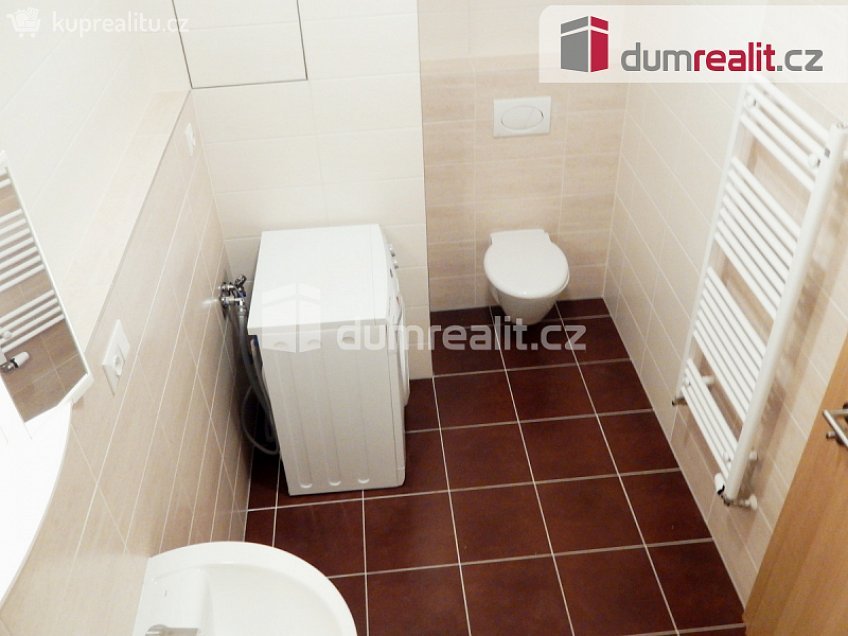 Pronájem bytu 1+kk 37 m^2 Bermanova, Praha-Čakovice 