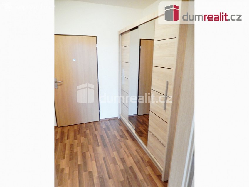 Pronájem bytu 1+kk 37 m^2 Bermanova, Praha-Čakovice 