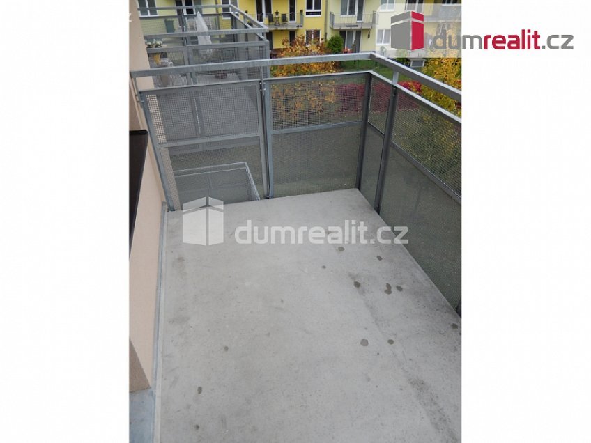 Pronájem bytu 1+kk 37 m^2 Bermanova, Praha-Čakovice 