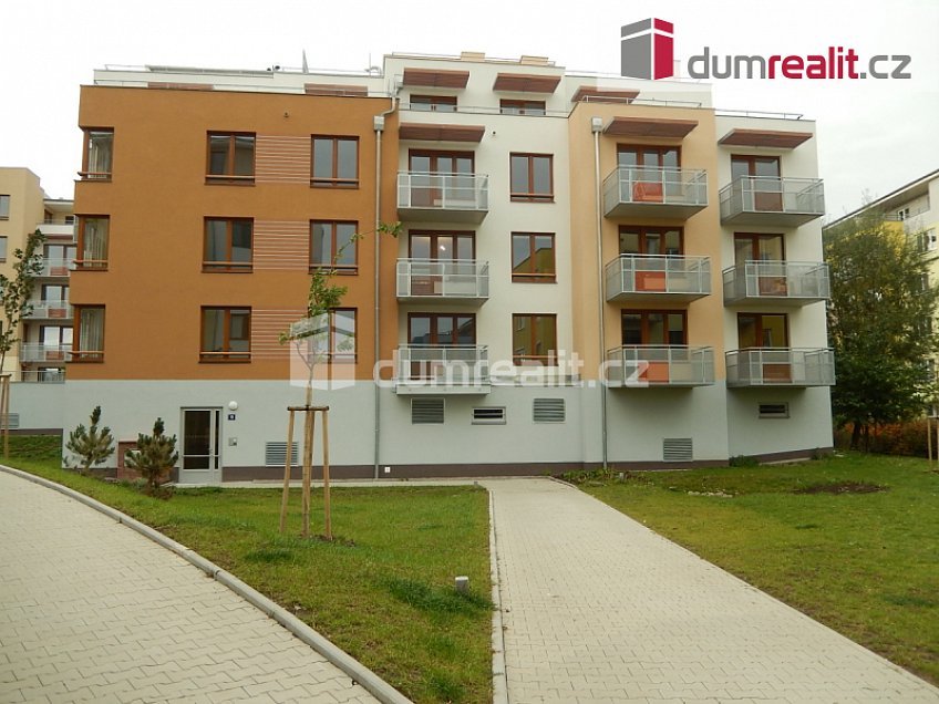 Pronájem bytu 1+kk 37 m^2 Bermanova, Praha-Čakovice 