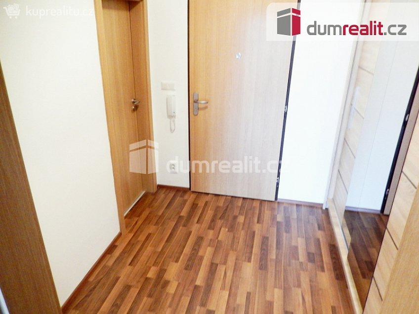 Pronájem bytu 1+kk 37 m^2 Bermanova, Praha-Čakovice 