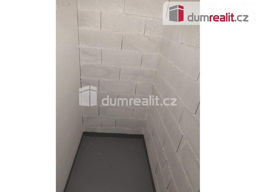 Pronájem bytu 1+kk 37 m^2 Bermanova, Praha-Čakovice 