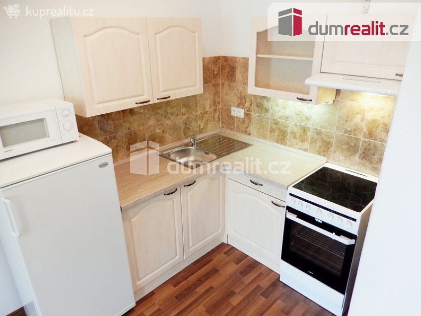 Pronájem bytu 1+kk 37 m^2 Bermanova, Praha-Čakovice 