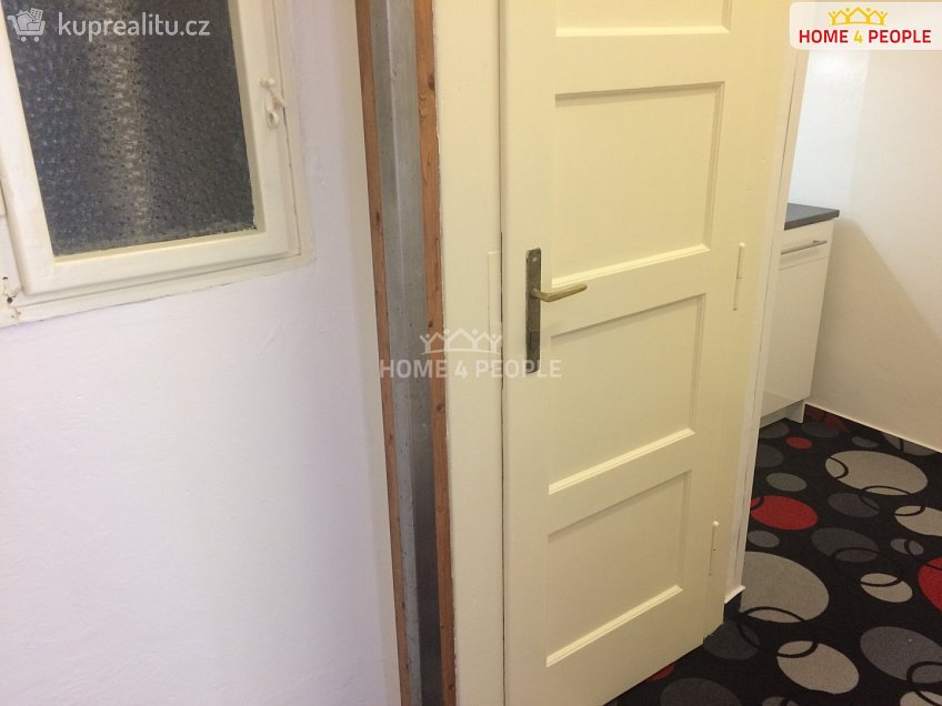 Pronájem  obchodních prostor 32 m^2 Biskupcova, Praha 3 