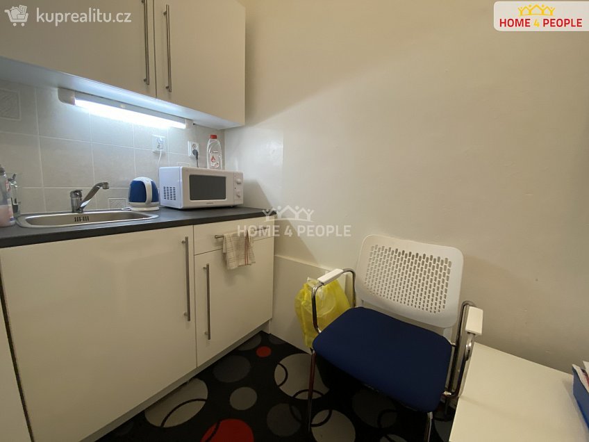 Pronájem  obchodních prostor 32 m^2 Biskupcova, Praha 3 