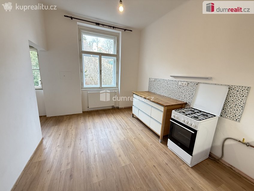 Pronájem bytu 2+1 78 m^2 Zapova, Praha 5 