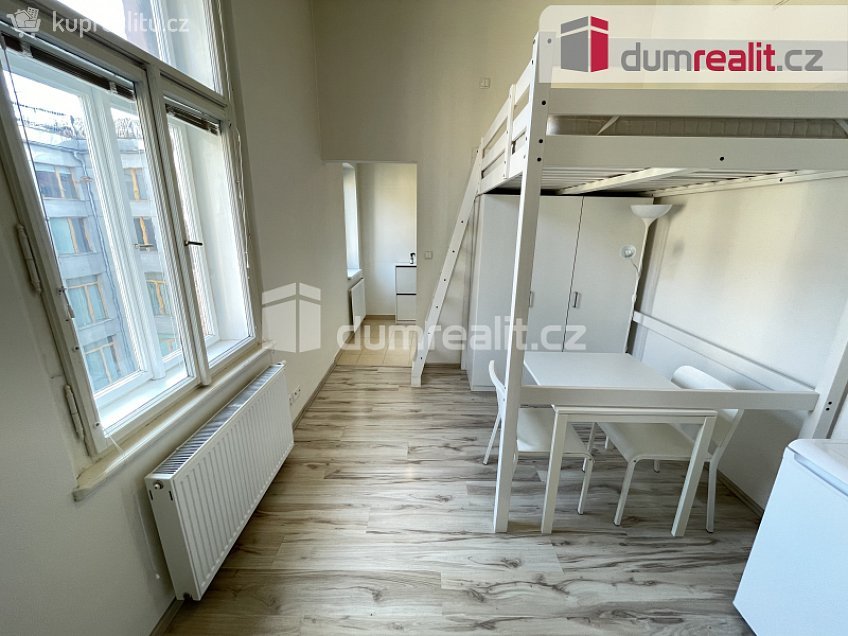 Pronájem bytu 1+kk 25 m^2 Svornosti, Praha 5 