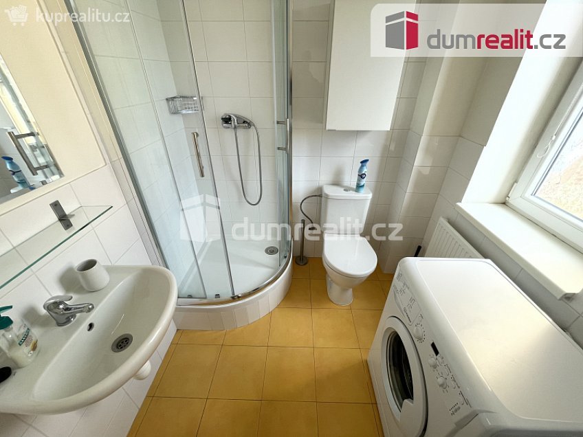 Pronájem bytu 1+kk 25 m^2 Svornosti, Praha 5 