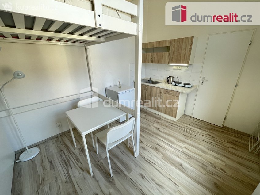 Pronájem bytu 1+kk 25 m^2 Svornosti, Praha 5 