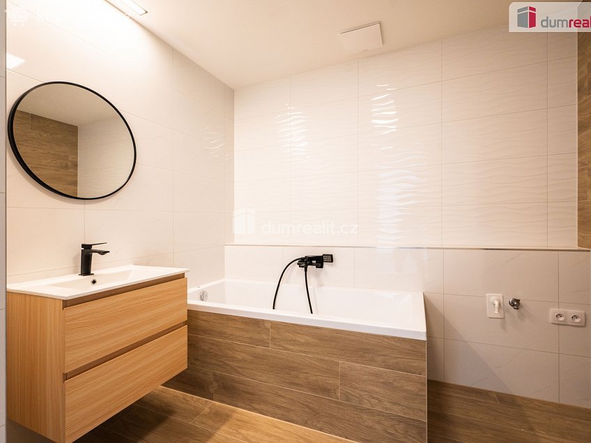 Pronájem bytu 2+kk 77 m^2 U Boru, České Budějovice 