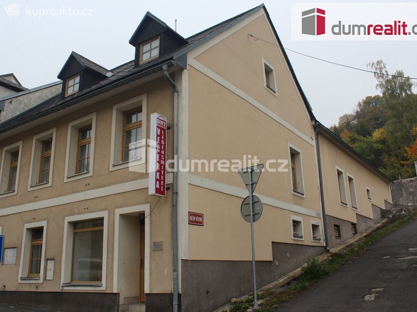 Pronájem  obchodních prostor 150 m^2 náměstí Republiky, Jáchymov 