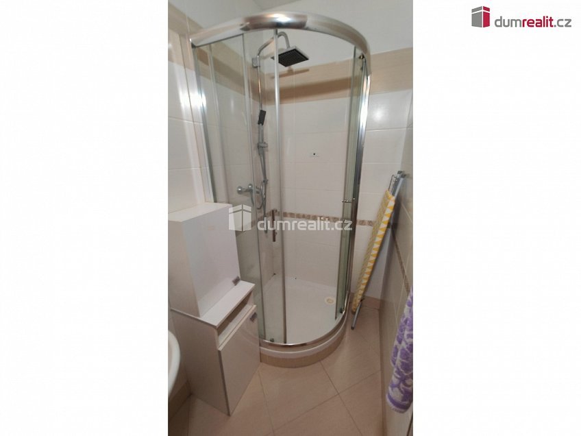 Pronájem bytu 1+kk 37 m^2 Hornoměcholupská, Praha 15 