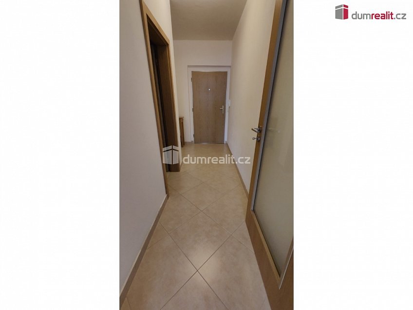 Pronájem bytu 1+kk 37 m^2 Hornoměcholupská, Praha 15 