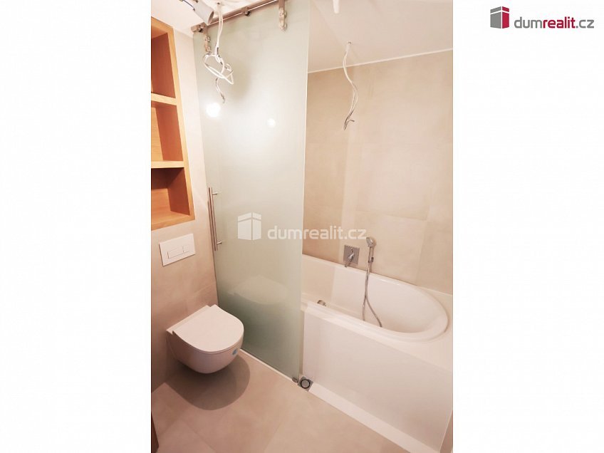 Prodej  rodinného domu 378 m^2 V Hrobech, Praha-Libuš 