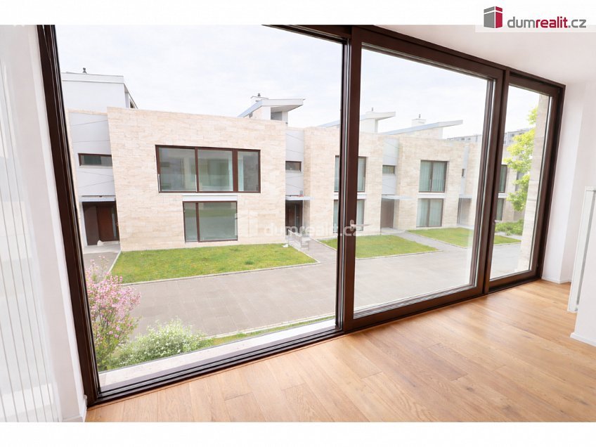 Prodej  rodinného domu 378 m^2 V Hrobech, Praha-Libuš 