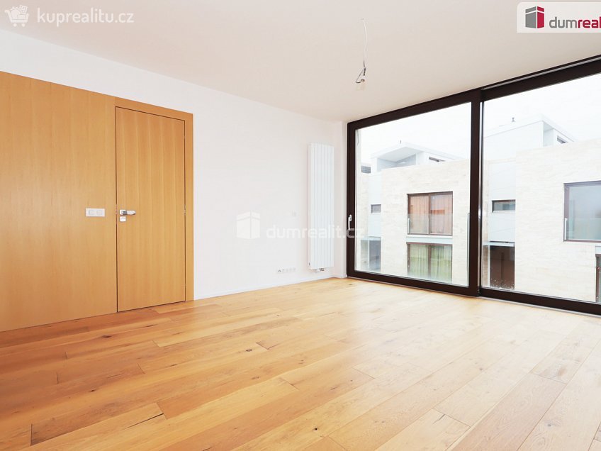 Prodej  rodinného domu 378 m^2 V Hrobech, Praha-Libuš 