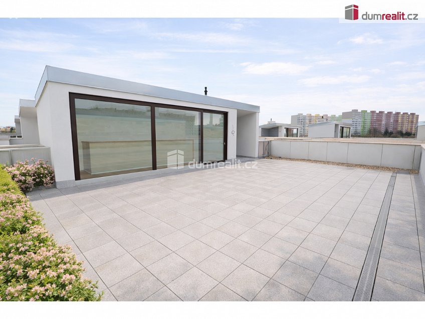 Prodej  rodinného domu 378 m^2 V Hrobech, Praha-Libuš 