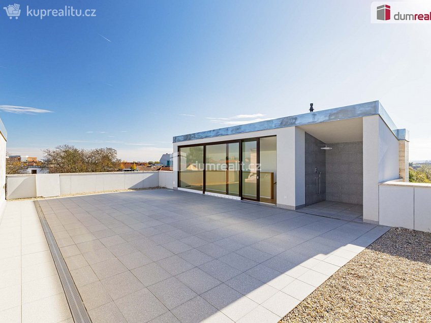 Prodej  rodinného domu 378 m^2 V Hrobech, Praha-Libuš 