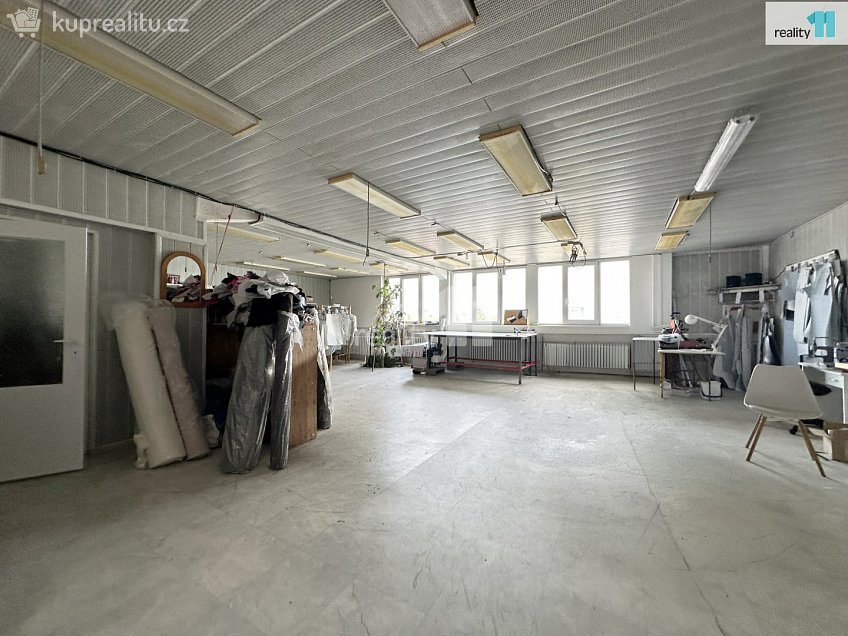 Pronájem  výrobních prostor 204 m^2 2. května, Napajedla 