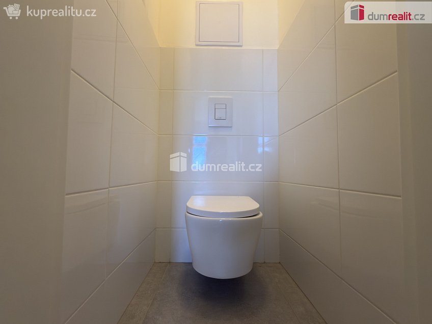 Pronájem bytu 2+1 61 m^2 Gočárova, Ústí nad Labem 