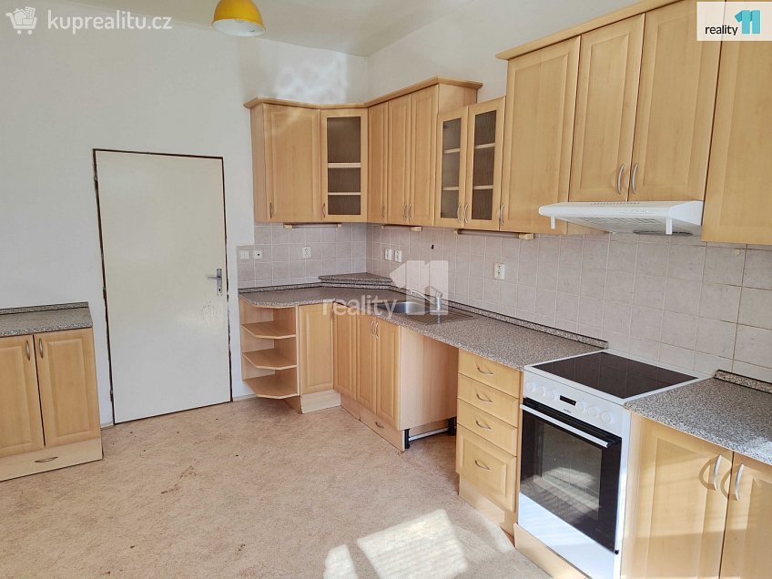 Pronájem  rodinného domu 208 m^2 Nová Paka, Nová Paka 