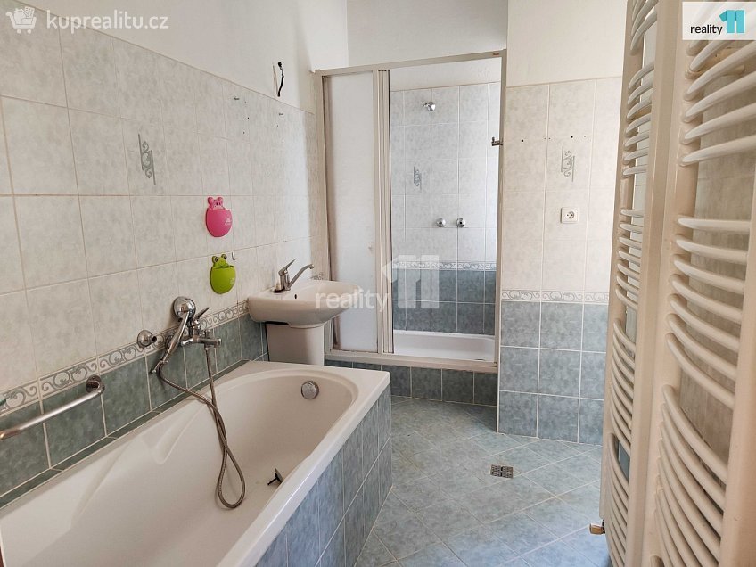 Pronájem  rodinného domu 208 m^2 Nová Paka, Nová Paka 