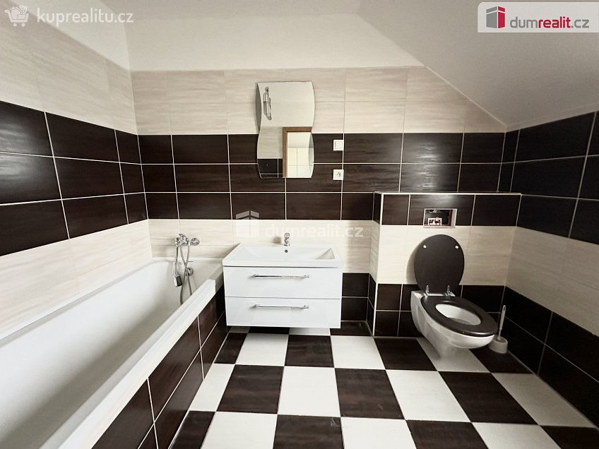 Pronájem bytu 2+1 64 m^2 Teplická, Děčín 