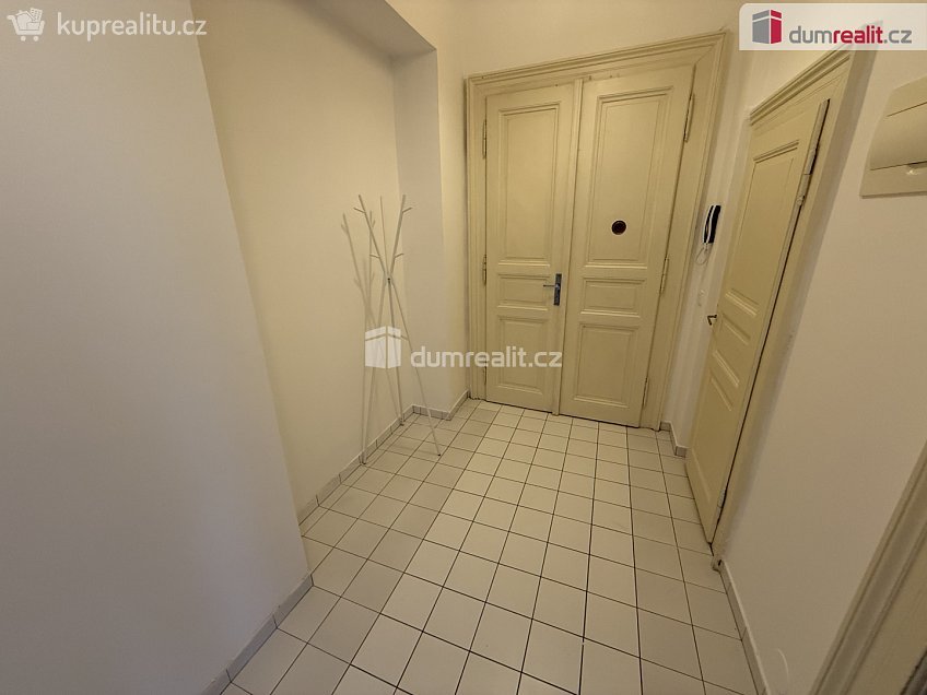 Pronájem bytu 2+1 68 m^2 U Nikolajky, Praha 5 