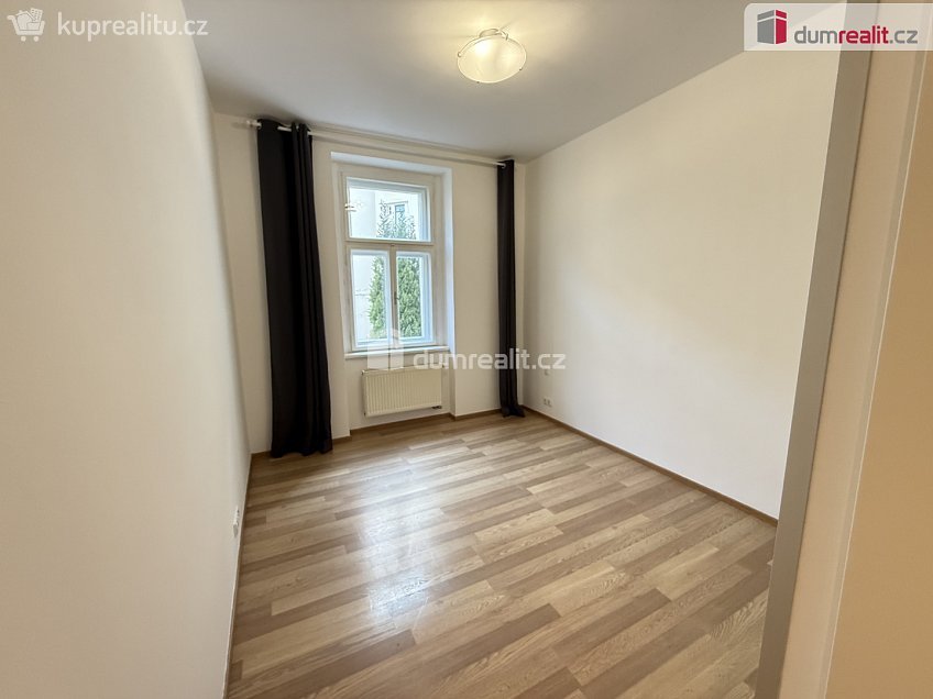 Pronájem bytu 2+1 68 m^2 U Nikolajky, Praha 5 