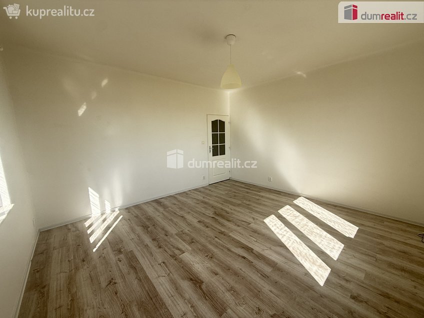 Pronájem bytu 2+1 60 m^2 Plánická, Praha 16 