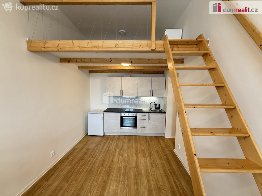 Pronájem bytu 1+kk 35 m^2 Na Valentince, Praha 5 