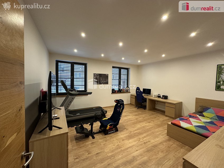 Prodej  rodinného domu 229 m^2 Dobrovského, Děčín 