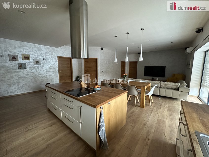 Prodej  rodinného domu 229 m^2 Dobrovského, Děčín 