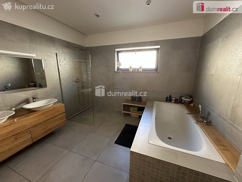 Prodej  rodinného domu 229 m^2 Dobrovského, Děčín 