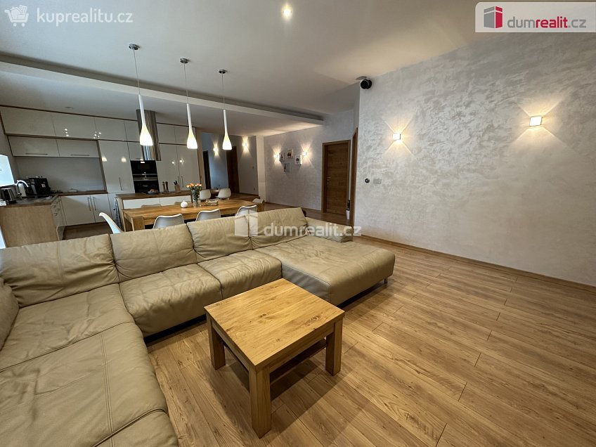 Prodej  rodinného domu 229 m^2 Dobrovského, Děčín 