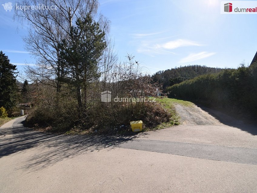 Prodej  stavebního pozemku 2256 m^2 Nad Splavem, Nespeky 