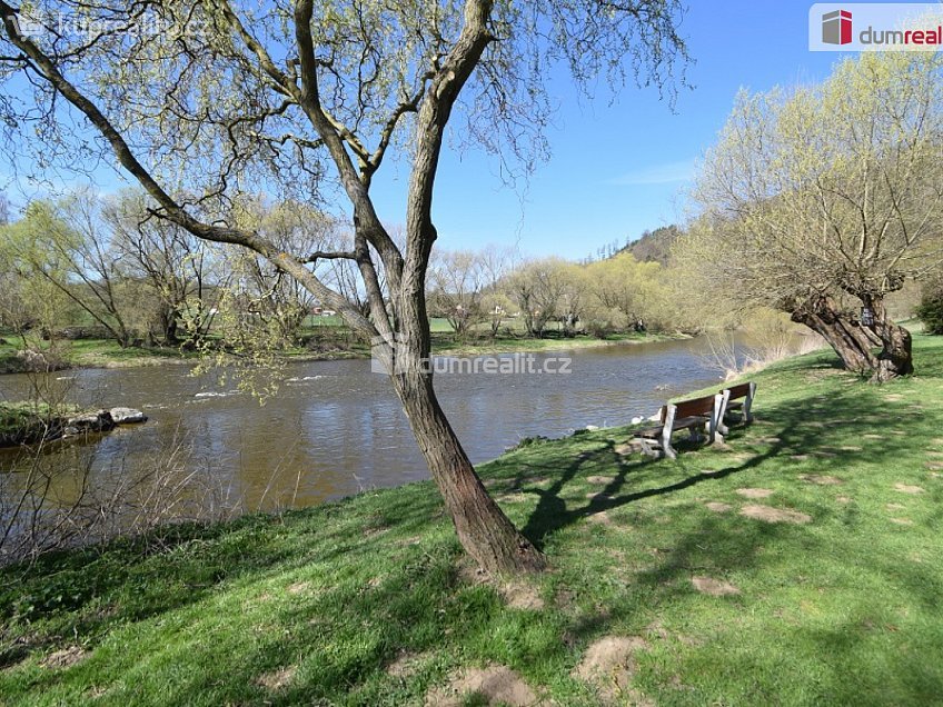 Prodej  stavebního pozemku 2256 m^2 Nad Splavem, Nespeky 