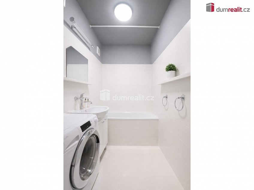 Pronájem bytu 2+kk 38 m^2 Pod Hybšmankou, Praha 5 