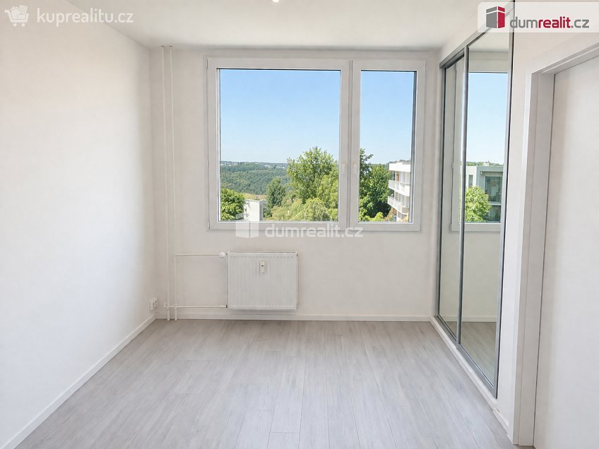 Pronájem bytu 2+kk 38 m^2 Pod Hybšmankou, Praha 5 