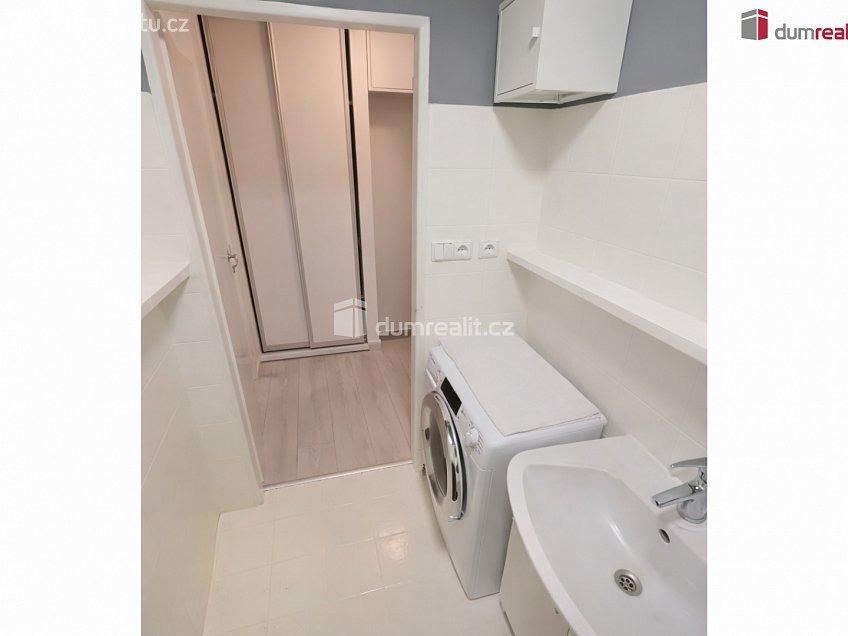 Pronájem bytu 2+kk 38 m^2 Pod Hybšmankou, Praha 5 