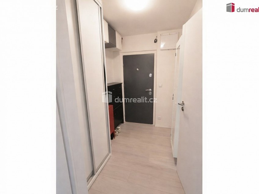 Pronájem bytu 2+kk 38 m^2 Pod Hybšmankou, Praha 5 