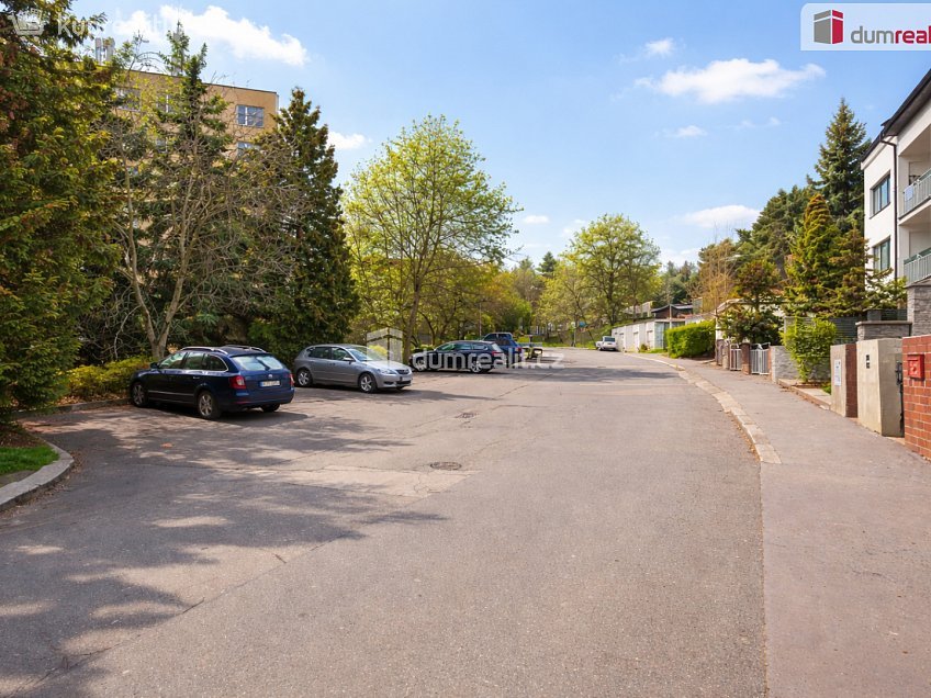 Pronájem bytu 2+kk 38 m^2 Pod Hybšmankou, Praha 5 