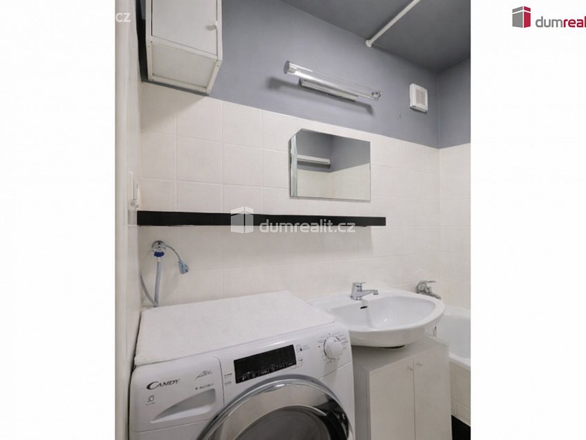 Pronájem bytu 2+kk 38 m^2 Pod Hybšmankou, Praha 5 