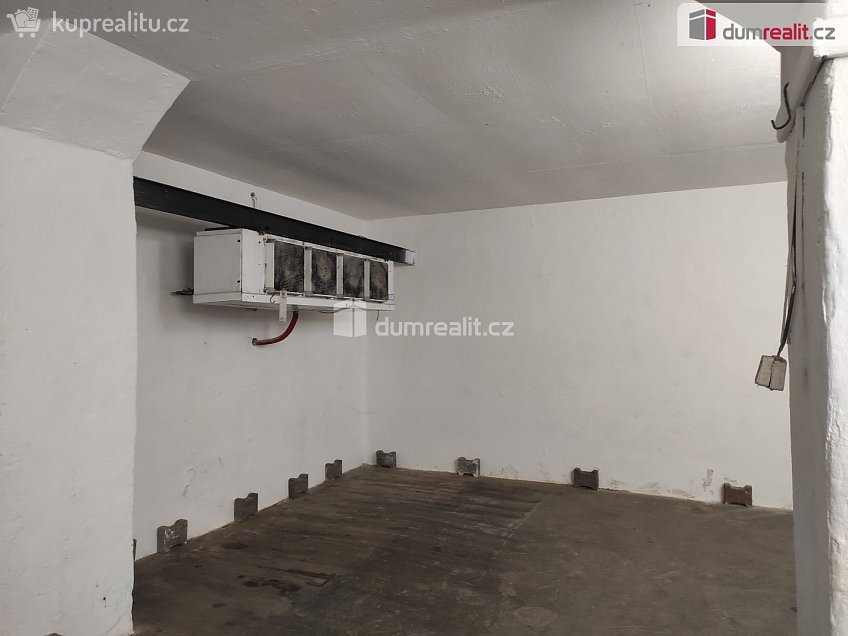 Pronájem  komerční reality 500 m^2 Vančurova, Opava 