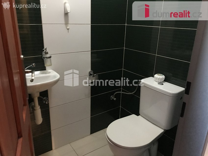 Pronájem bytu 3+kk 50 m^2 Zenklova, Praha 8 