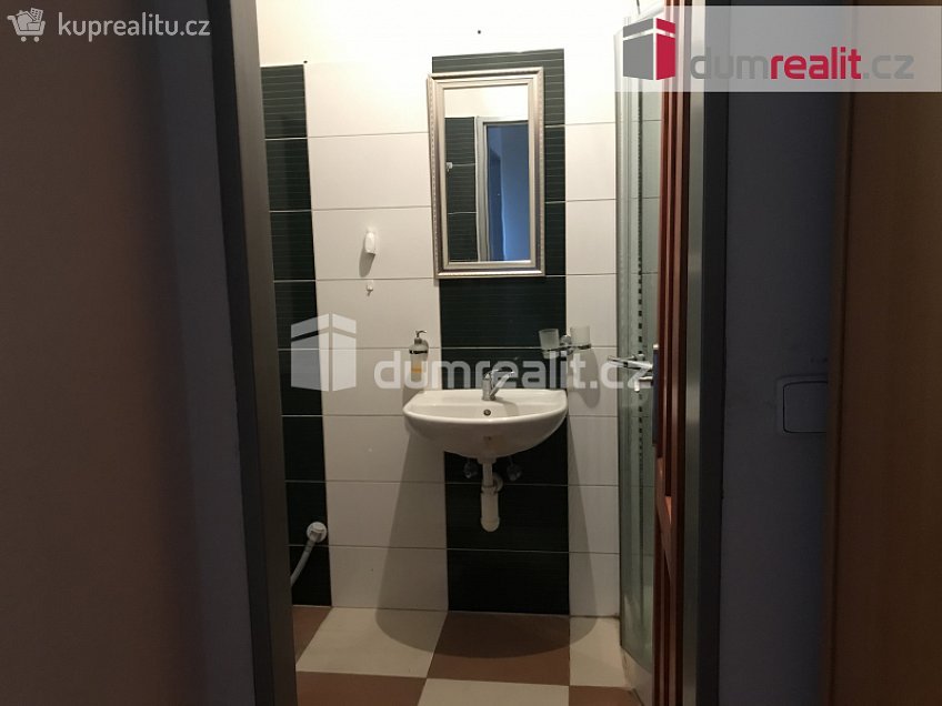 Pronájem bytu 3+kk 50 m^2 Zenklova, Praha 8 