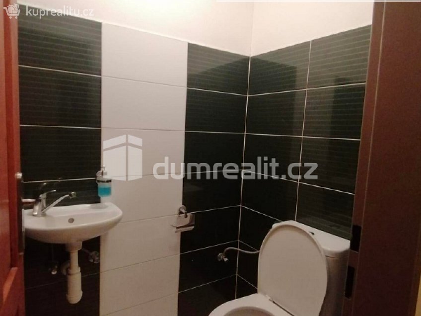 Pronájem bytu 3+kk 50 m^2 Zenklova, Praha 8 