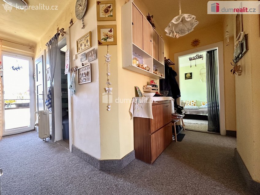 Prodej bytu 2+1 75 m^2 Hlavní třída, Ostrov 