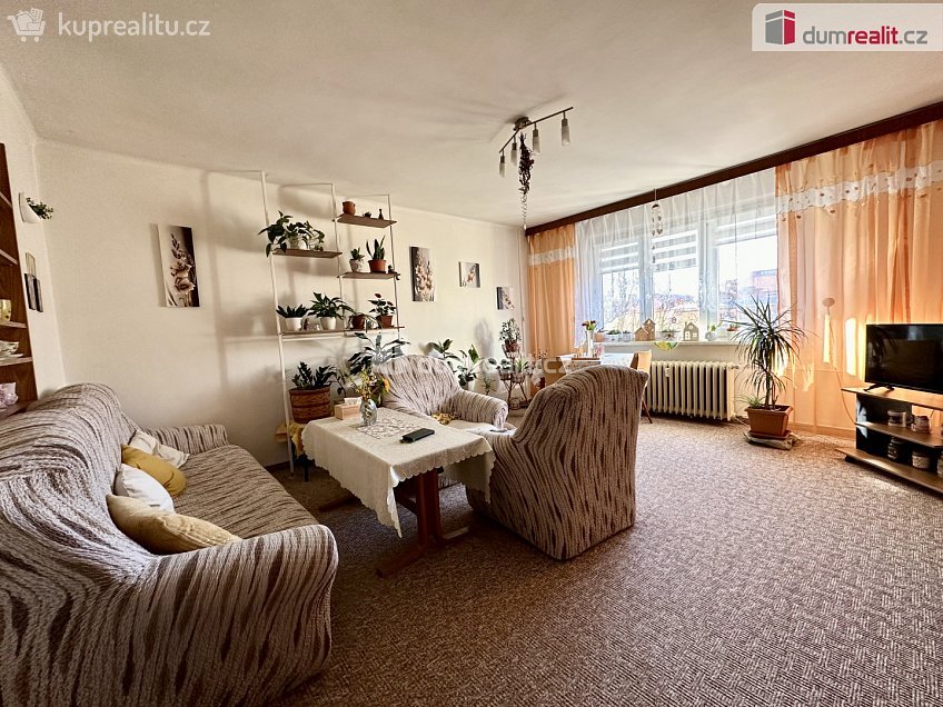 Prodej bytu 2+1 75 m^2 Hlavní třída, Ostrov 