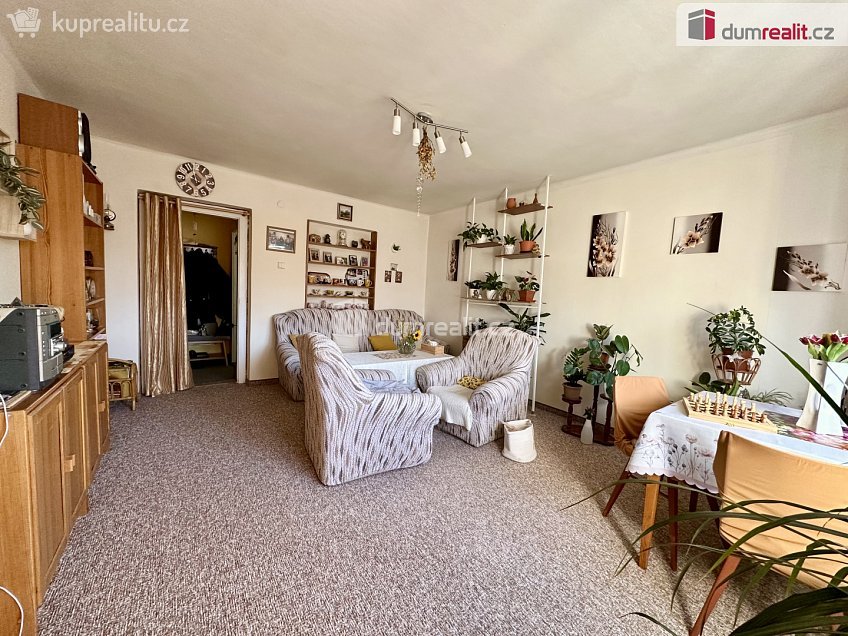 Prodej bytu 2+1 75 m^2 Hlavní třída, Ostrov 